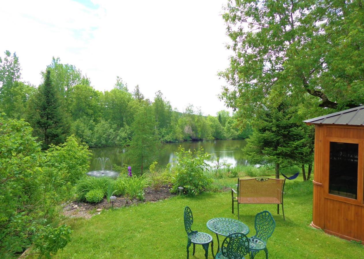 Motel Des Deux Lacs Waterloo Exteriör bild