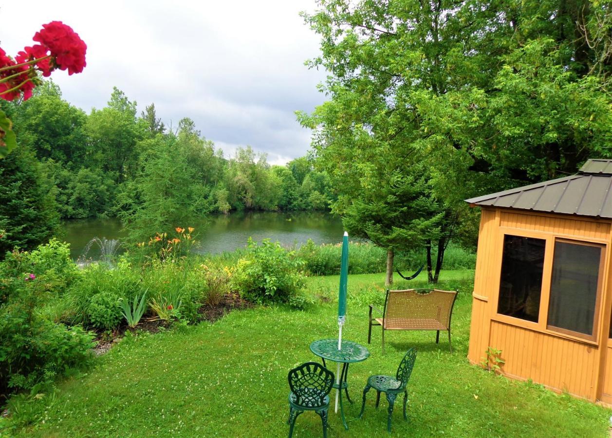 Motel Des Deux Lacs Waterloo Exteriör bild