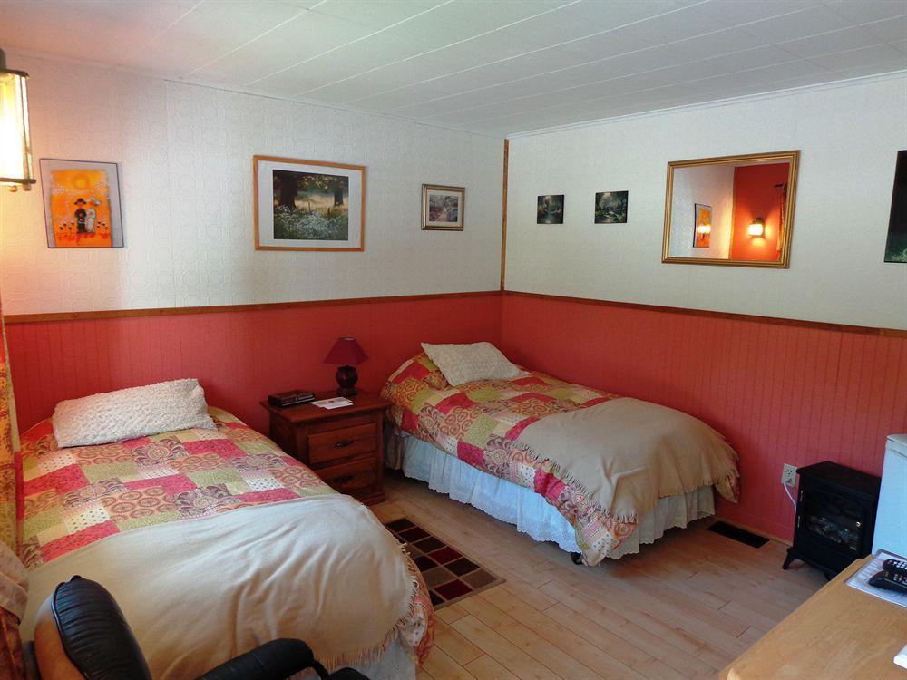 Motel Des Deux Lacs Waterloo Exteriör bild
