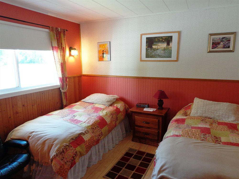 Motel Des Deux Lacs Waterloo Exteriör bild