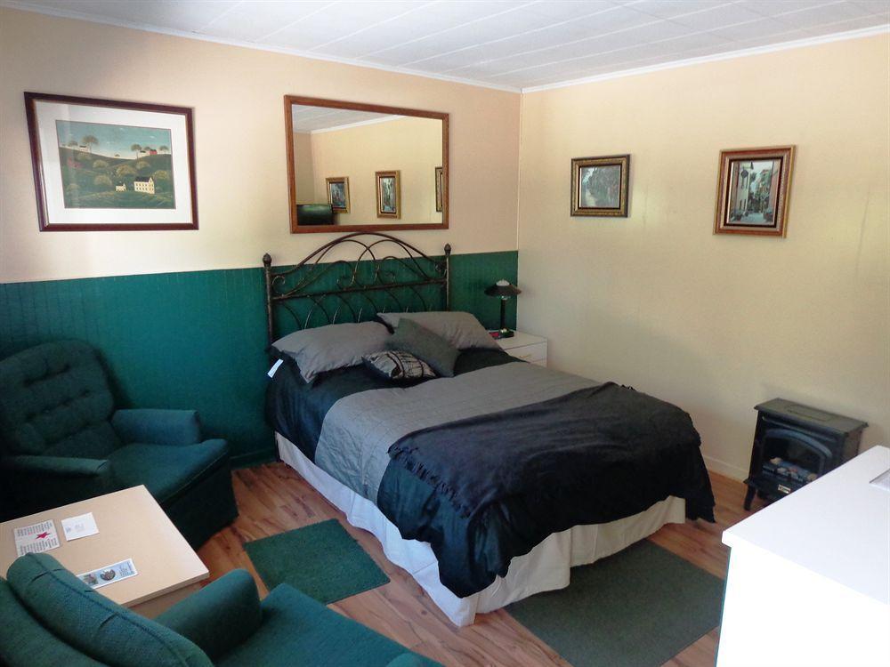 Motel Des Deux Lacs Waterloo Exteriör bild
