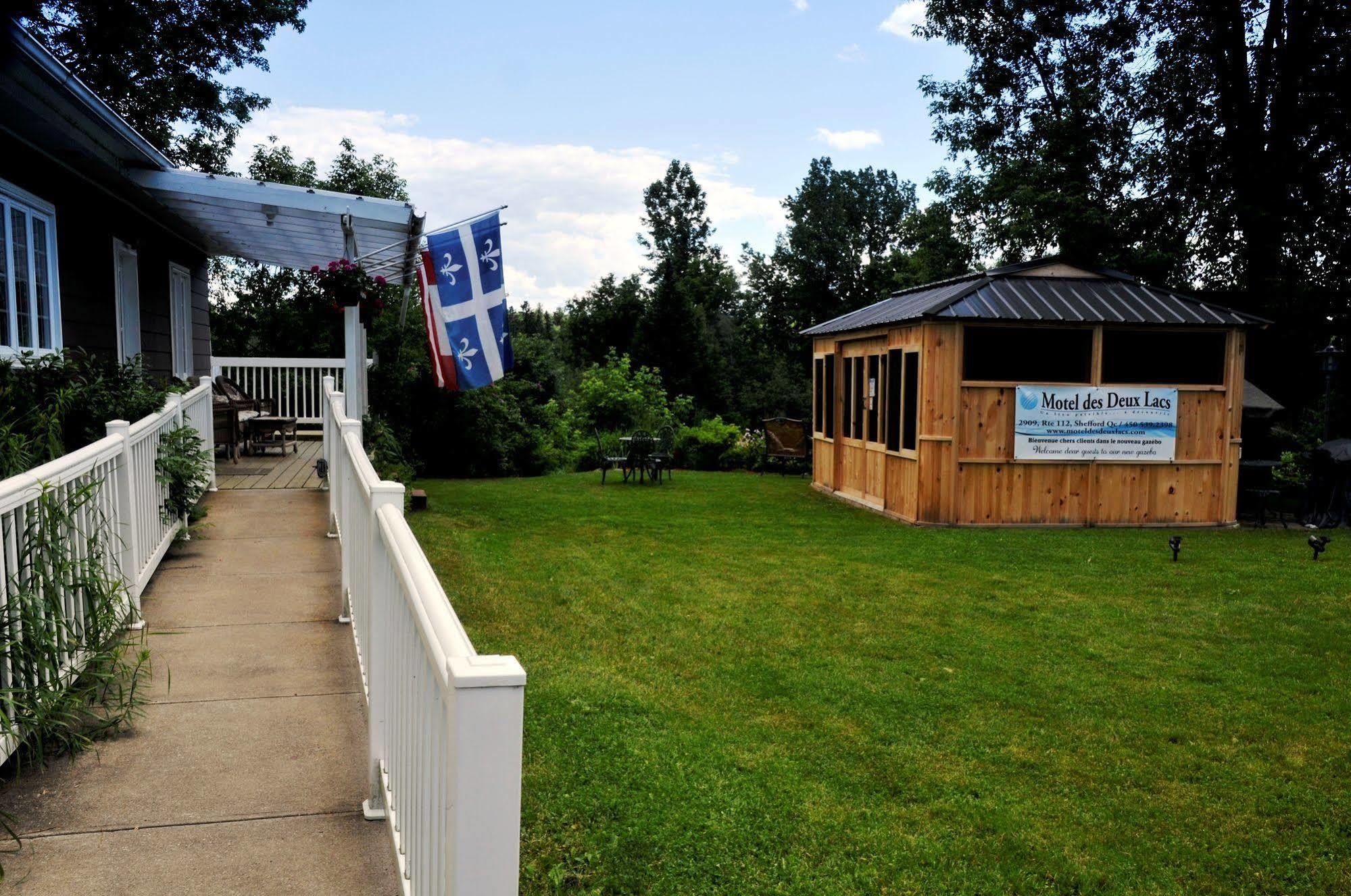 Motel Des Deux Lacs Waterloo Exteriör bild