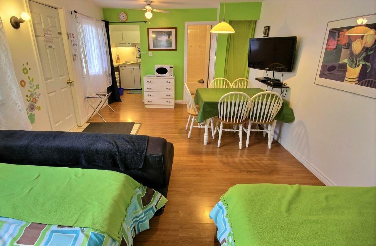 Motel Des Deux Lacs Waterloo Rum bild