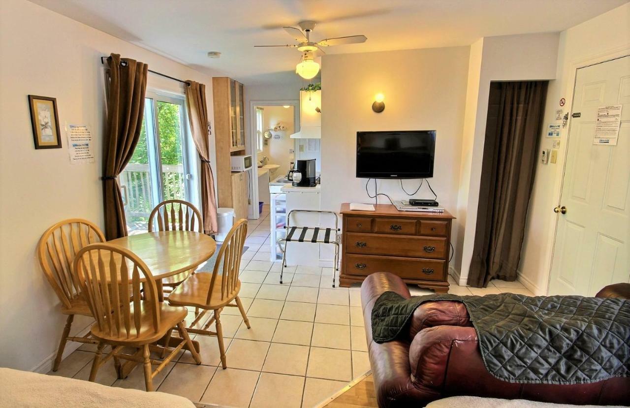Motel Des Deux Lacs Waterloo Exteriör bild