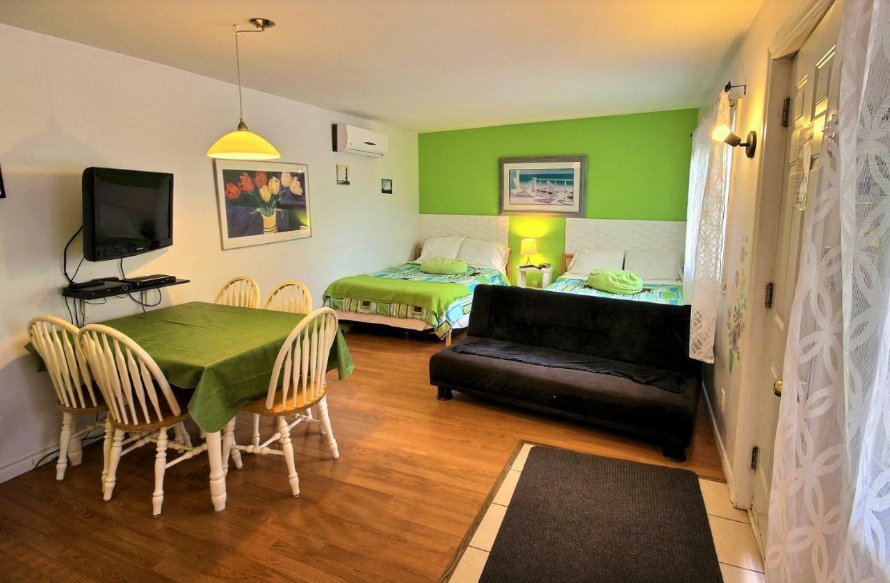 Motel Des Deux Lacs Waterloo Exteriör bild